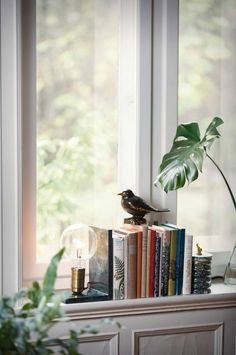 Reading nook window sill decor